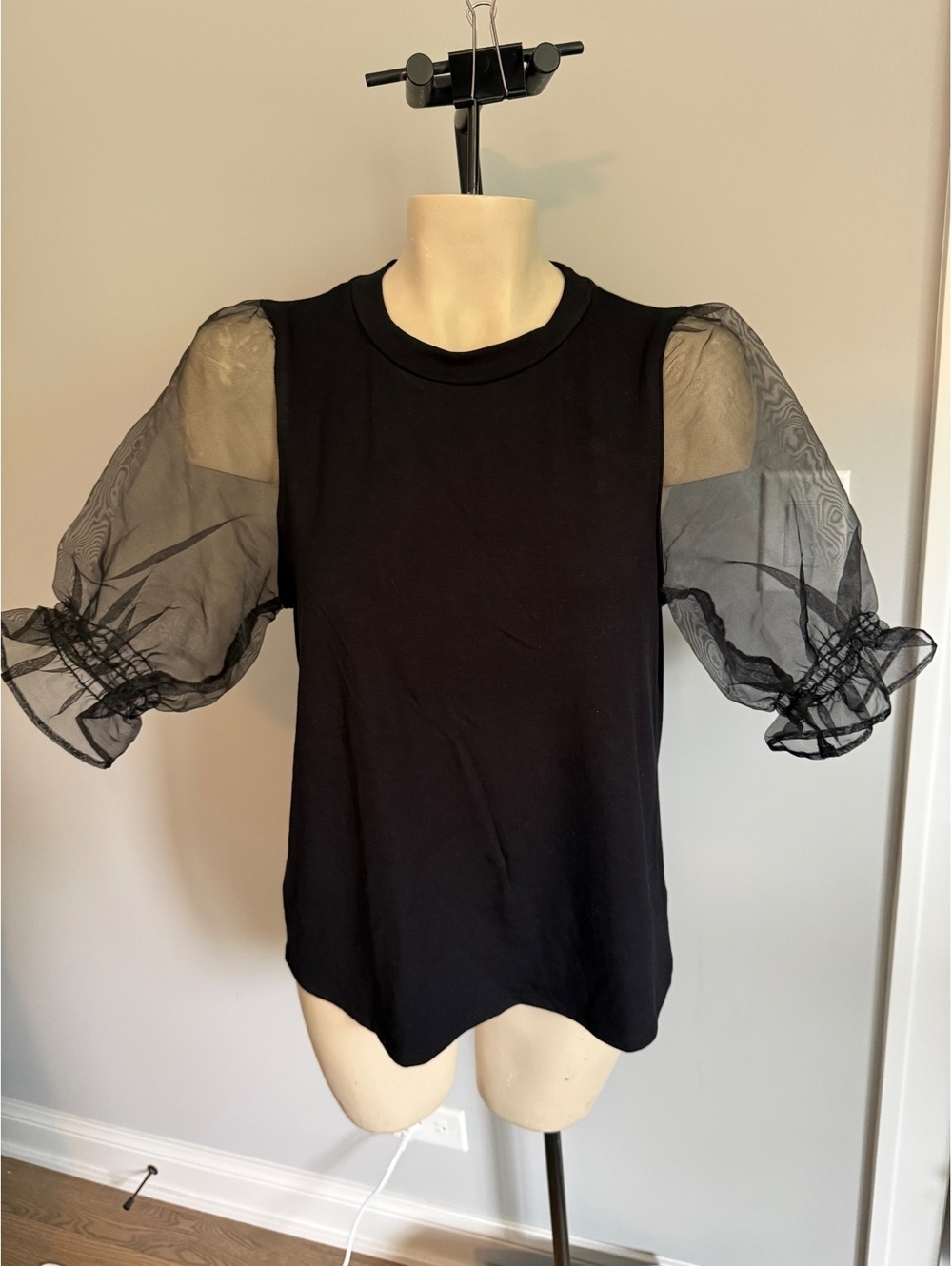 Gibsonlook Women's Black‎ Short Sleeve T-Shirt with Sheer Puff Sleeves, Size S